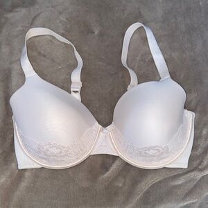 Vanity Fair White Lace Underwire Bra